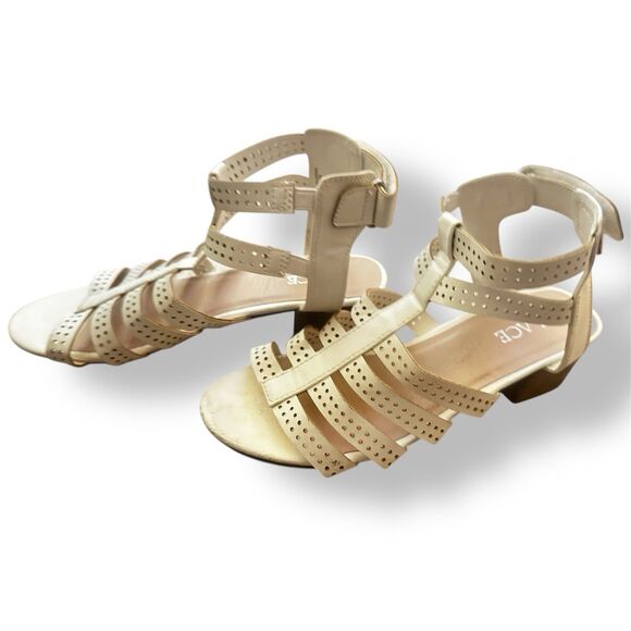 The Children’s Place Girls Perforated Gladiator Heel Sandals White Wedding Party - Picture 5 of 7